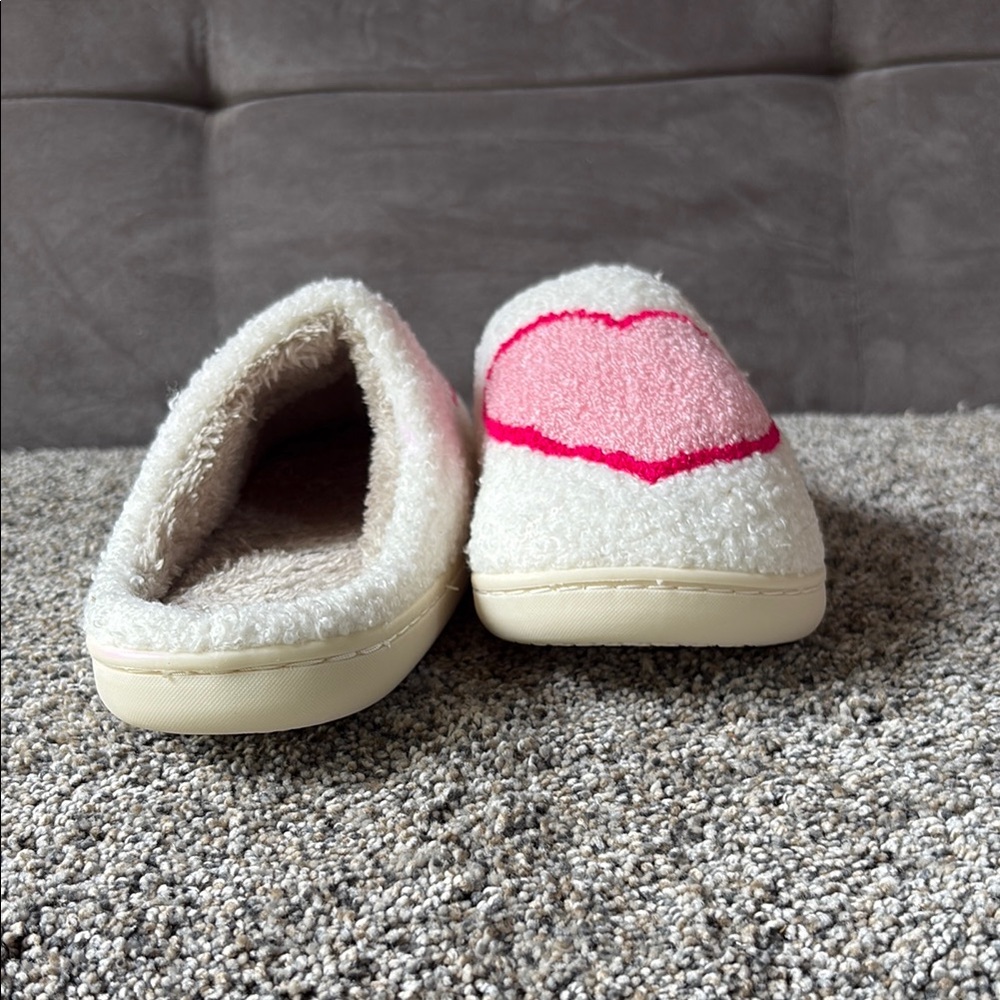 Plush Pink/Red heart slippie, Cozy - Picture 7 of 7